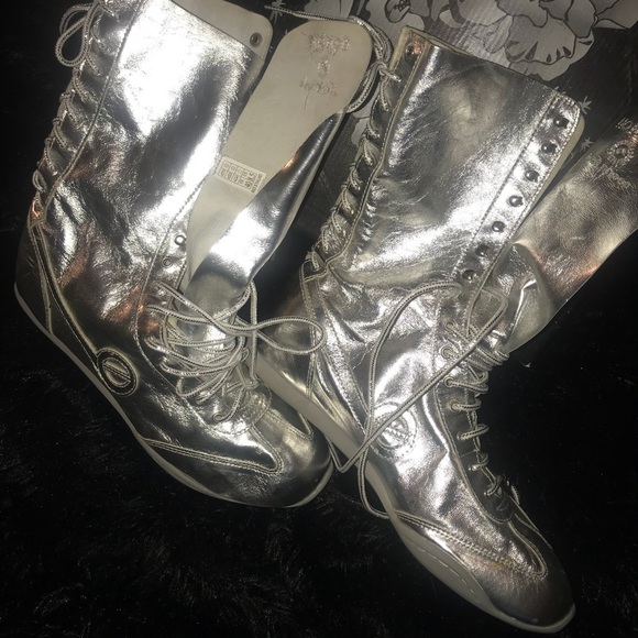 Tennis shoe boot - Picture 1 of 3